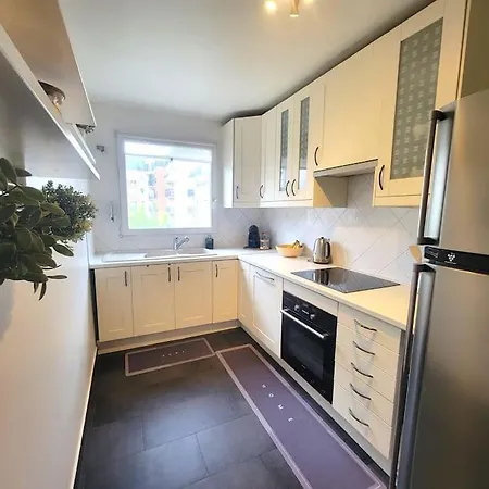 Apartment Moderne 2 *